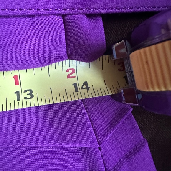 ADRIANNA PAPELL Short Sleeve, Form Flattering Purple Pleated Dress. V Neck Sz 6. - Picture 15 of 15